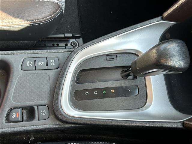 ヤリスクロス ハイブリッドZ トヨタセーフティセンス ACC ブラインドスポットモニター レーンキープアシスト 横滑り防止機能 パワーシート ハーフレザー ディスプレイオーディオ ドライブレコーダー ビルトインETC(10枚目)