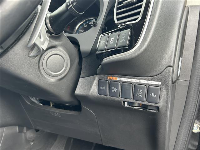 アウトランダーPHEV Gナビパッケージ ◇プラグインハイブリッド◇純正SDナビゲーション・フルセグTV/CD/DVD/SD/Bluetooth◇マルチアラウンドモニター◇前方ドライブレコーダー◇ビルトインETC◇エレクトリックテ(6枚目)