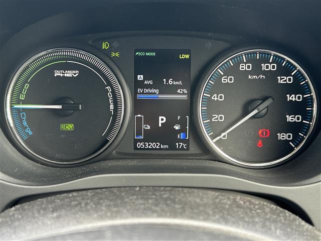 アウトランダーPHEV Gナビパッケージ ◇プラグインハイブリッド◇純正SDナビゲーション・フルセグTV/CD/DVD/SD/Bluetooth◇マルチアラウンドモニター◇前方ドライブレコーダー◇ビルトインETC◇エレクトリックテ(7枚目)