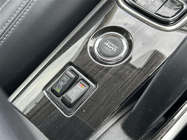 アウトランダーPHEV Gナビパッケージ ◇プラグインハイブリッド◇純正SDナビゲーション・フルセグTV/CD/DVD/SD/Bluetooth◇マルチアラウンドモニター◇前方ドライブレコーダー◇ビルトインETC◇エレクトリックテ(11枚目)