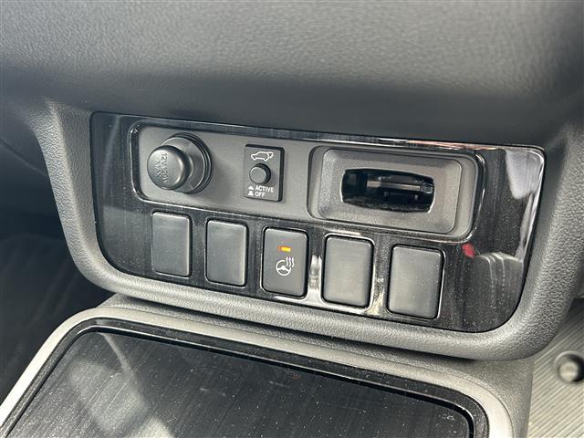 アウトランダーPHEV Gナビパッケージ ◇プラグインハイブリッド◇純正SDナビゲーション・フルセグTV/CD/DVD/SD/Bluetooth◇マルチアラウンドモニター◇前方ドライブレコーダー◇ビルトインETC◇エレクトリックテ(13枚目)