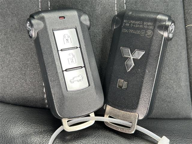 アウトランダーPHEV Gナビパッケージ ◇プラグインハイブリッド◇純正SDナビゲーション・フルセグTV/CD/DVD/SD/Bluetooth◇マルチアラウンドモニター◇前方ドライブレコーダー◇ビルトインETC◇エレクトリックテ(14枚目)