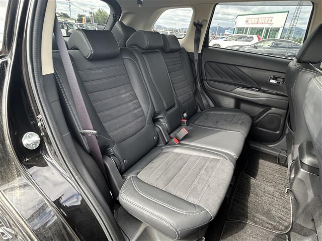 アウトランダーPHEV Gナビパッケージ ◇プラグインハイブリッド◇純正SDナビゲーション・フルセグTV/CD/DVD/SD/Bluetooth◇マルチアラウンドモニター◇前方ドライブレコーダー◇ビルトインETC◇エレクトリックテ(16枚目)