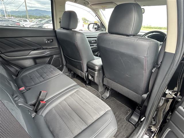 アウトランダーPHEV Gナビパッケージ ◇プラグインハイブリッド◇純正SDナビゲーション・フルセグTV/CD/DVD/SD/Bluetooth◇マルチアラウンドモニター◇前方ドライブレコーダー◇ビルトインETC◇エレクトリックテ(17枚目)