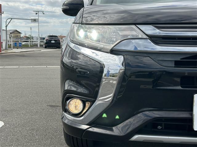 アウトランダーPHEV Gナビパッケージ ◇プラグインハイブリッド◇純正SDナビゲーション・フルセグTV/CD/DVD/SD/Bluetooth◇マルチアラウンドモニター◇前方ドライブレコーダー◇ビルトインETC◇エレクトリックテ(21枚目)