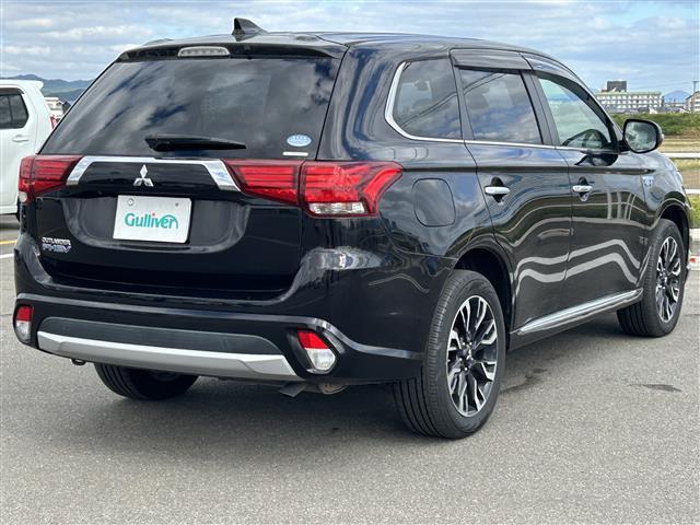 アウトランダーPHEV Gナビパッケージ ◇プラグインハイブリッド◇純正SDナビゲーション・フルセグTV/CD/DVD/SD/Bluetooth◇マルチアラウンドモニター◇前方ドライブレコーダー◇ビルトインETC◇エレクトリックテ(26枚目)