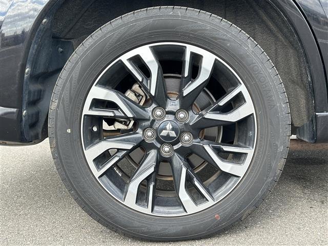 アウトランダーPHEV Gナビパッケージ ◇プラグインハイブリッド◇純正SDナビゲーション・フルセグTV/CD/DVD/SD/Bluetooth◇マルチアラウンドモニター◇前方ドライブレコーダー◇ビルトインETC◇エレクトリックテ(29枚目)