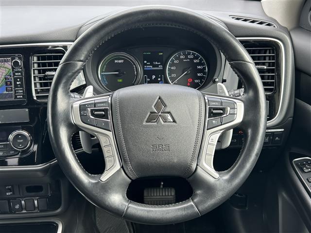アウトランダーPHEV Gナビパッケージ ◇プラグインハイブリッド◇純正SDナビゲーション・フルセグTV/CD/DVD/SD/Bluetooth◇マルチアラウンドモニター◇前方ドライブレコーダー◇ビルトインETC◇エレクトリックテ(32枚目)