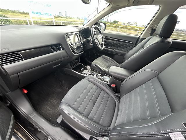 アウトランダーPHEV Gナビパッケージ ◇プラグインハイブリッド◇純正SDナビゲーション・フルセグTV/CD/DVD/SD/Bluetooth◇マルチアラウンドモニター◇前方ドライブレコーダー◇ビルトインETC◇エレクトリックテ(33枚目)