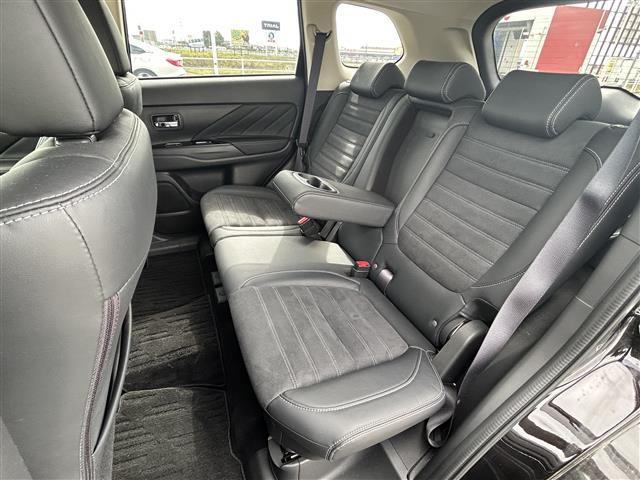 アウトランダーPHEV Gナビパッケージ ◇プラグインハイブリッド◇純正SDナビゲーション・フルセグTV/CD/DVD/SD/Bluetooth◇マルチアラウンドモニター◇前方ドライブレコーダー◇ビルトインETC◇エレクトリックテ(36枚目)
