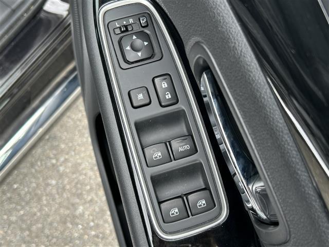 アウトランダーPHEV Gナビパッケージ ◇プラグインハイブリッド◇純正SDナビゲーション・フルセグTV/CD/DVD/SD/Bluetooth◇マルチアラウンドモニター◇前方ドライブレコーダー◇ビルトインETC◇エレクトリックテ(38枚目)