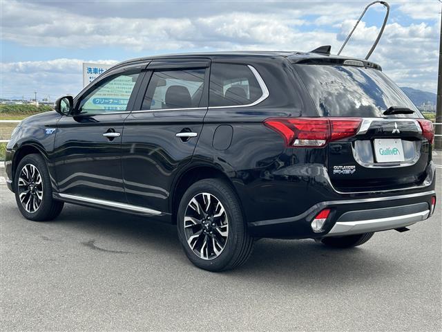 アウトランダーPHEV Gナビパッケージ ◇プラグインハイブリッド◇純正SDナビゲーション・フルセグTV/CD/DVD/SD/Bluetooth◇マルチアラウンドモニター◇前方ドライブレコーダー◇ビルトインETC◇エレクトリックテ(43枚目)