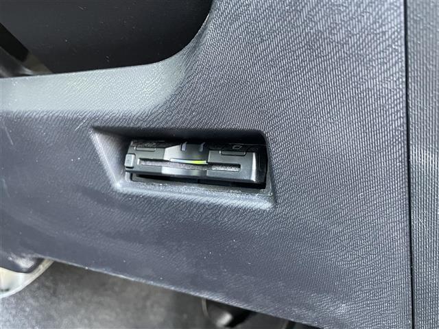 アクア Ｓスタイルブラック　◇社外ＳＤナビゲーション・フルセグＴＶ／ＣＤ／ＤＶＤ／ＳＤ／Ｂｌｕｅｔｏｏｔｈ◇バックカメラ◇ビルトインＥＴＣ◇ＩＳＯＦＩＸ対応◇ステアリングリモコン◇純正ＬＥＤヘッドライト・オートマチ（5枚目）