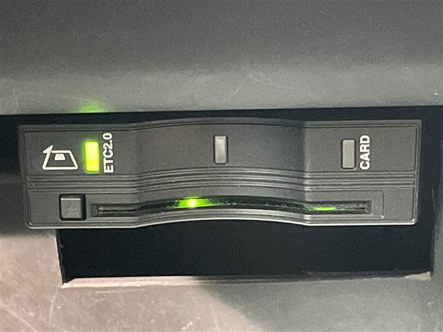 ジープ・コンパス リミテッド　サンルーフ　黒革　純正８．４型ナビ　ＡＬＰＩＮＥオーディオ　パワーバックドア　レーダークルーズ　衝突軽減ブレーキ　パワーシート　シートヒーター　パーキングアシスト　バックカメラ　ＥＴＣ２．０　フルセグ（31枚目）