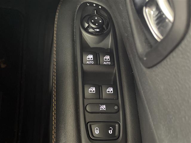 ジープ・コンパス リミテッド　サンルーフ　黒革　純正８．４型ナビ　ＡＬＰＩＮＥオーディオ　パワーバックドア　レーダークルーズ　衝突軽減ブレーキ　パワーシート　シートヒーター　パーキングアシスト　バックカメラ　ＥＴＣ２．０　フルセグ（37枚目）