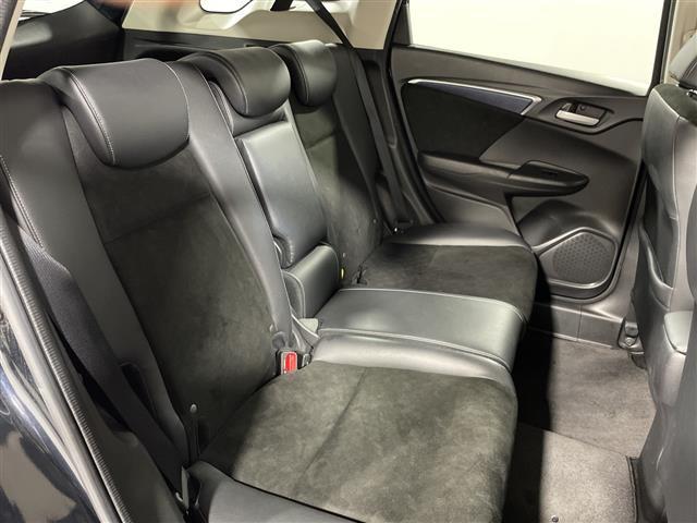 シャトル ハイブリッドＸ　純正ナビ　バックカメラ　ＥＴＣ　パドルシフト　クルーズコントロール　衝突軽減　オートライト　ＬＥＤヘッドライト　純正フロアマット　スマートキー　ハーフレザーシート　ＣＤ　ＴＶ　純正ホイールキャップ（15枚目）