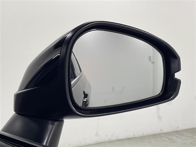 ヴェゼル ｅ：ＨＥＶ　Ｚ　登録済未使用車　純正９型ナビ　電動リアゲート　レーダークルーズ　衝突軽減ブレーキ　シートヒーター　ステアリングヒーター　オートハイビーム　ダウンヒルアシストコントロール　ＥＴＣ２．０　ワイヤレス充電（6枚目）