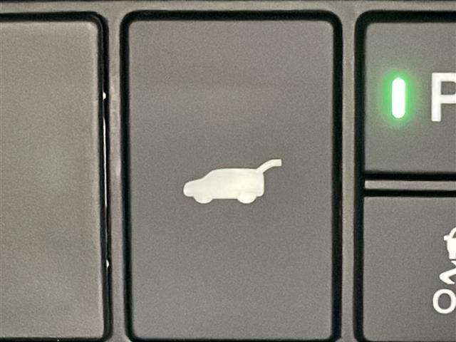 ヴェゼル ｅ：ＨＥＶ　Ｚ　登録済未使用車　純正９型ナビ　電動リアゲート　レーダークルーズ　衝突軽減ブレーキ　シートヒーター　ステアリングヒーター　オートハイビーム　ダウンヒルアシストコントロール　ＥＴＣ２．０　ワイヤレス充電（8枚目）