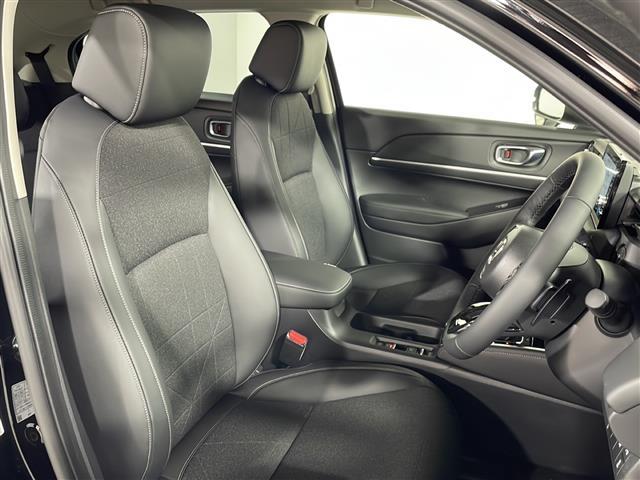 ヴェゼル ｅ：ＨＥＶ　Ｚ　登録済未使用車　純正９型ナビ　電動リアゲート　レーダークルーズ　衝突軽減ブレーキ　シートヒーター　ステアリングヒーター　オートハイビーム　ダウンヒルアシストコントロール　ＥＴＣ２．０　ワイヤレス充電（14枚目）