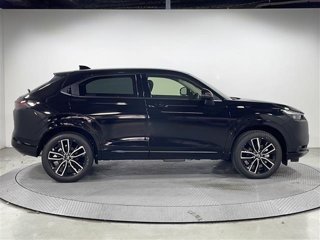 ヴェゼル ｅ：ＨＥＶ　Ｚ　登録済未使用車　純正９型ナビ　電動リアゲート　レーダークルーズ　衝突軽減ブレーキ　シートヒーター　ステアリングヒーター　オートハイビーム　ダウンヒルアシストコントロール　ＥＴＣ２．０　ワイヤレス充電（25枚目）