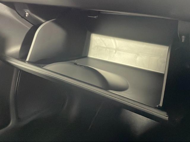 ヴェゼル ｅ：ＨＥＶ　Ｚ　登録済未使用車　純正９型ナビ　電動リアゲート　レーダークルーズ　衝突軽減ブレーキ　シートヒーター　ステアリングヒーター　オートハイビーム　ダウンヒルアシストコントロール　ＥＴＣ２．０　ワイヤレス充電（55枚目）