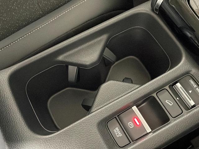 ヴェゼル ｅ：ＨＥＶ　Ｚ　登録済未使用車　純正９型ナビ　電動リアゲート　レーダークルーズ　衝突軽減ブレーキ　シートヒーター　ステアリングヒーター　オートハイビーム　ダウンヒルアシストコントロール　ＥＴＣ２．０　ワイヤレス充電（56枚目）