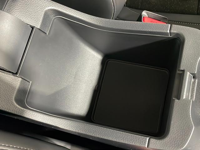 ヴェゼル ｅ：ＨＥＶ　Ｚ　登録済未使用車　純正９型ナビ　電動リアゲート　レーダークルーズ　衝突軽減ブレーキ　シートヒーター　ステアリングヒーター　オートハイビーム　ダウンヒルアシストコントロール　ＥＴＣ２．０　ワイヤレス充電（57枚目）