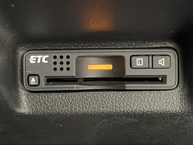 シャトル ハイブリッドX 純正ナビ バックカメラ クルーズコントロール ETC ドライブレコーダー フルセグTV Bluetooth スマートキー ステアリングスイッチ パドルシフト LEDヘッドランプ ハーフレザー フォグ(10枚目)