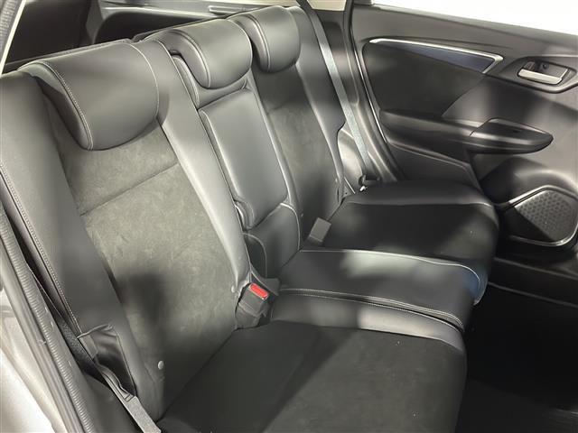 シャトル ハイブリッドX 純正ナビ バックカメラ クルーズコントロール ETC ドライブレコーダー フルセグTV Bluetooth スマートキー ステアリングスイッチ パドルシフト LEDヘッドランプ ハーフレザー フォグ(15枚目)