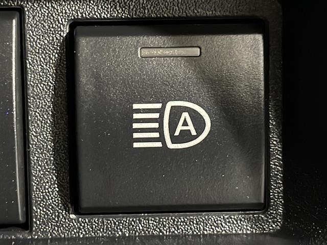 シエンタ ハイブリッドZ 純正10.5型ディスプレイオーディオ 全周囲カメラ 両側パワースライドドア レーダークルーズ 衝突軽減ブレーキ 純正15インチAW ブラインドスポットモニター 1500W電源 フルセグTV ETC(8枚目)