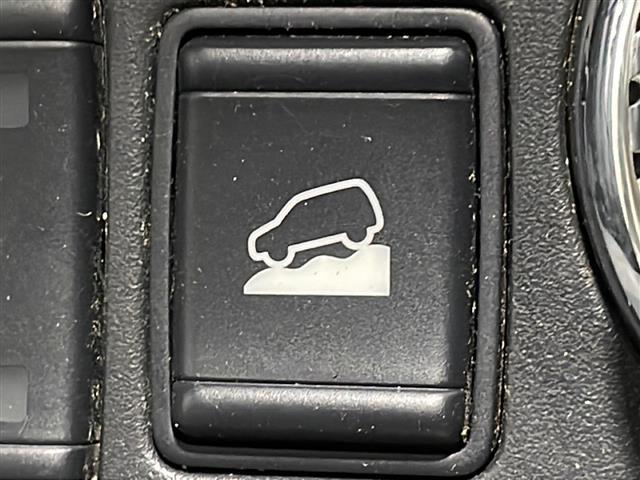 エクストレイル ２０Ｘｔ　エマージェンシーブレーキパッケージ　純正ナビ　アラウンドビューモニター　ブラインドスポットモニター　シートヒーター　電動リア　ＥＴＣ　ＬＥＤヘッドライト　クルーズコントロール　ＤＶＤ　エマージェンシーブレーキ　レーンキープ　フォグランプ（8枚目）