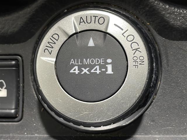 エクストレイル ２０Ｘｔ　エマージェンシーブレーキパッケージ　純正ナビ　アラウンドビューモニター　ブラインドスポットモニター　シートヒーター　電動リア　ＥＴＣ　ＬＥＤヘッドライト　クルーズコントロール　ＤＶＤ　エマージェンシーブレーキ　レーンキープ　フォグランプ（12枚目）