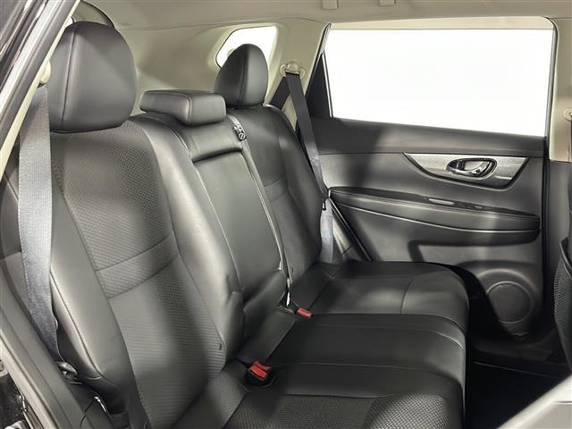 エクストレイル ２０Ｘｔ　エマージェンシーブレーキパッケージ　純正ナビ　アラウンドビューモニター　ブラインドスポットモニター　シートヒーター　電動リア　ＥＴＣ　ＬＥＤヘッドライト　クルーズコントロール　ＤＶＤ　エマージェンシーブレーキ　レーンキープ　フォグランプ（15枚目）