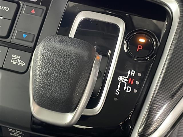 ステップワゴンスパーダ ｅ：ＨＥＶスパーダ　Ｇ・ＥＸ　ホンダセンシング　純正９型ナビ　全周囲カメラ　両側パワースライドドア　シートヒーター　衝突軽減ブレーキ　レーダークルコン　パーキングアシスト　パーキングセンサー　電動パーキングブレーキ　ＥＴＣ２．０　フルセグＴＶ（29枚目）