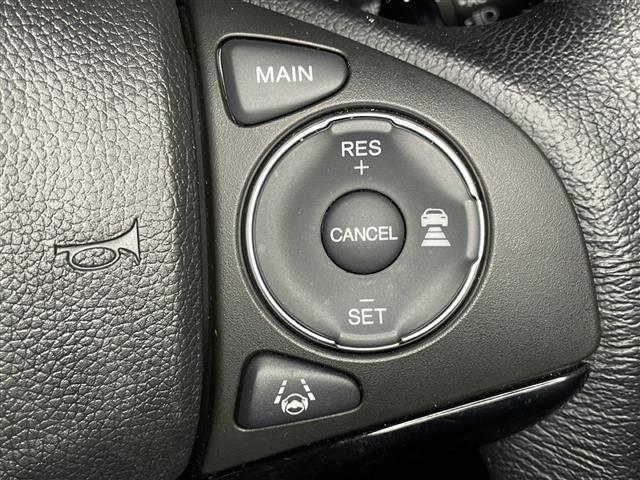 ヴェゼル ハイブリッド　純正ナビ　バックカメラ　レーダークルーズコントロール　パドルシフト　チップアップシート　レーンキープ　　オートライト　衝突軽減システム　ＬＥＤヘッドランプ　フォグランプ　Ｂｌｕｅｔｏｏｔｈ　ＥＴＣ（6枚目）