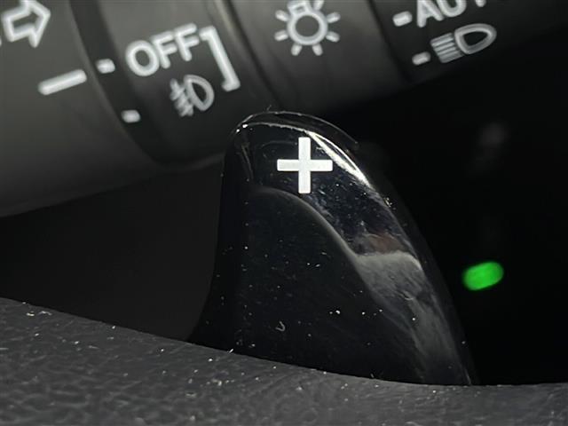 ヴェゼル ハイブリッド　純正ナビ　バックカメラ　レーダークルーズコントロール　パドルシフト　チップアップシート　レーンキープ　　オートライト　衝突軽減システム　ＬＥＤヘッドランプ　フォグランプ　Ｂｌｕｅｔｏｏｔｈ　ＥＴＣ（7枚目）