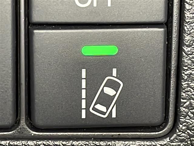 ヴェゼル ハイブリッド　純正ナビ　バックカメラ　レーダークルーズコントロール　パドルシフト　チップアップシート　レーンキープ　　オートライト　衝突軽減システム　ＬＥＤヘッドランプ　フォグランプ　Ｂｌｕｅｔｏｏｔｈ　ＥＴＣ（11枚目）