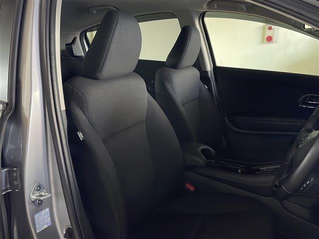 ヴェゼル ハイブリッド　純正ナビ　バックカメラ　レーダークルーズコントロール　パドルシフト　チップアップシート　レーンキープ　　オートライト　衝突軽減システム　ＬＥＤヘッドランプ　フォグランプ　Ｂｌｕｅｔｏｏｔｈ　ＥＴＣ（14枚目）