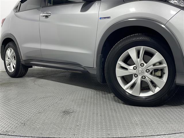 ヴェゼル ハイブリッド　純正ナビ　バックカメラ　レーダークルーズコントロール　パドルシフト　チップアップシート　レーンキープ　　オートライト　衝突軽減システム　ＬＥＤヘッドランプ　フォグランプ　Ｂｌｕｅｔｏｏｔｈ　ＥＴＣ（18枚目）