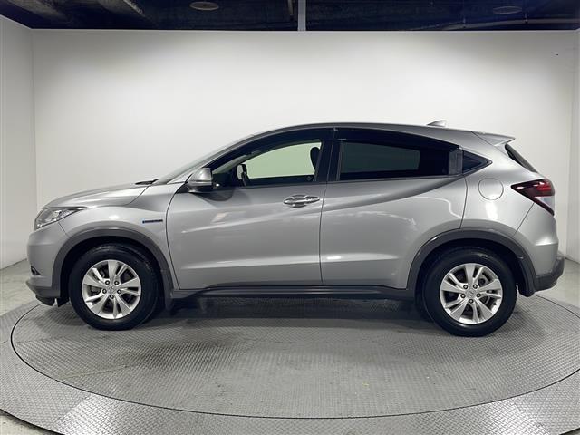 ヴェゼル ハイブリッド　純正ナビ　バックカメラ　レーダークルーズコントロール　パドルシフト　チップアップシート　レーンキープ　　オートライト　衝突軽減システム　ＬＥＤヘッドランプ　フォグランプ　Ｂｌｕｅｔｏｏｔｈ　ＥＴＣ（21枚目）