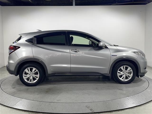 ヴェゼル ハイブリッド　純正ナビ　バックカメラ　レーダークルーズコントロール　パドルシフト　チップアップシート　レーンキープ　　オートライト　衝突軽減システム　ＬＥＤヘッドランプ　フォグランプ　Ｂｌｕｅｔｏｏｔｈ　ＥＴＣ（25枚目）