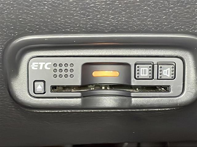 ヴェゼル ハイブリッドＺ・ホンダセンシング　禁煙　純正８型ナビ　バックカメラ　シートヒーター　衝突軽減ブレーキ　レーダークルコン　レーンキープアシスト　誤発進抑制機能　ＬＥＤヘッドランプ　オートライト　フルセグＴＶ　純正１７インチＡＷ　ＥＴＣ（13枚目）