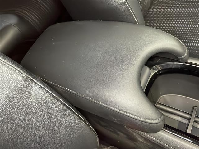 ヴェゼル ハイブリッドＺ・ホンダセンシング　禁煙　純正８型ナビ　バックカメラ　シートヒーター　衝突軽減ブレーキ　レーダークルコン　レーンキープアシスト　誤発進抑制機能　ＬＥＤヘッドランプ　オートライト　フルセグＴＶ　純正１７インチＡＷ　ＥＴＣ（42枚目）
