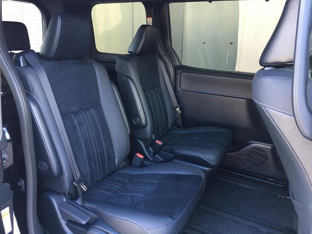 ハイブリッドGiプレミアムパッケジブラックテーラード 登録済み未使用車 トヨタセーフティセンス 衝突軽減ブレーキ レーンキープ ハーフレザーシート シートヒーター ステアリングヒーター コーナーセンサー 両側電動スライドドア LEDヘッドライト(15枚目)