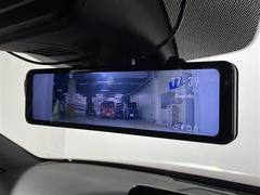 【デジタルルームミラー】車両後方カメラの映像をルームミラーに映すことが出来ます。　そのため、後席に人や荷物があって後方が見えづらい場合でもしっかり視界を確保することが出来ます。 6