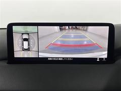 【３６０°ビュー・モニター】まるでクルマを真上から見下ろしたかのような視点で駐車をサポートします！クルマの斜め後ろや真横など、前後左右の４つのカメラの映像が合成されて、モニターに映し出されます。 5