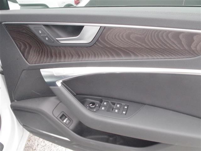 Ａ６アバント ５５ＴＦＳＩクワトロ　ラグジュアリー　ワンオーナーＡｕｄｉプレセンスレーンアシストサイドアシストアダプティブクルー　ズ純正ナビフルセグＴＶ全方位カメラパーキングエイド黒革シートパワーシートシートヒーターエアシートバングアンドオルフセン（10枚目）