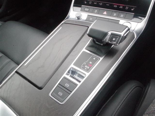 Ａ６アバント ５５ＴＦＳＩクワトロ　ラグジュアリー　ワンオーナーＡｕｄｉプレセンスレーンアシストサイドアシストアダプティブクルー　ズ純正ナビフルセグＴＶ全方位カメラパーキングエイド黒革シートパワーシートシートヒーターエアシートバングアンドオルフセン（17枚目）