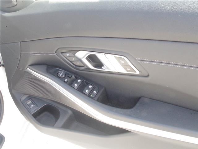 3シリーズ 320d xDrive Mスポーツ ハイラインPKG インテリジェントセーフティ LDW LCW ACC純正HDDナビ社外TVチュー ナー バックカメラ PDC 黒革シートパワーシート シートヒーター ヘッドアップD LEDライト(8枚目)