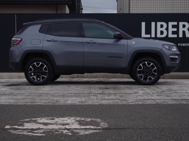 ジープ・コンパス トレイルホーク 純正メモリナビ 社外DVD DSRC ACC LKA BSM バックカメラ PDC 前後ドラレコ キセノンライト アクティブパークセンス(10枚目)